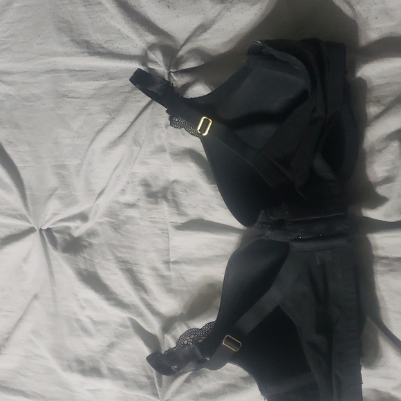 Intimate - Picture 2 of 2